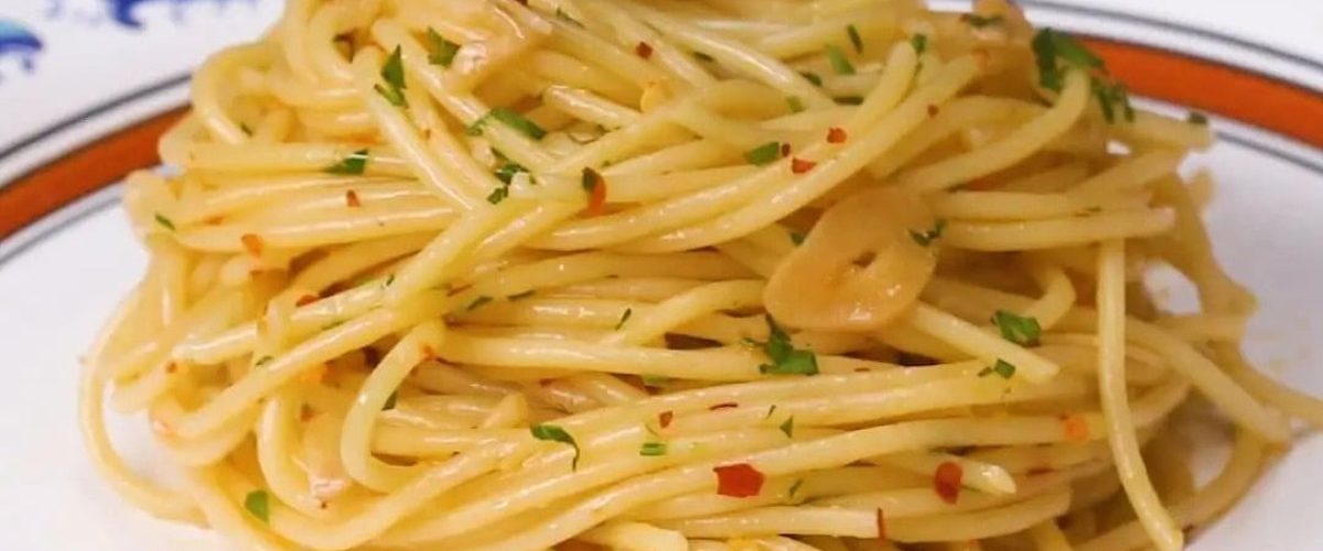 Spaghetti Aglio e Olio (Pasta in Garlic and Oil Sauce)